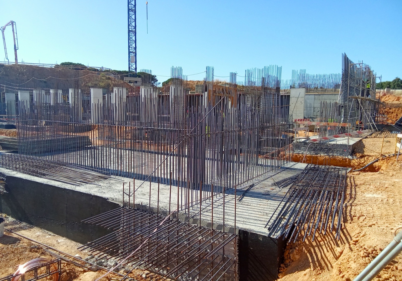 Reinforcing steel and foundation works on the Ponte do Vau Beach Resort construction site